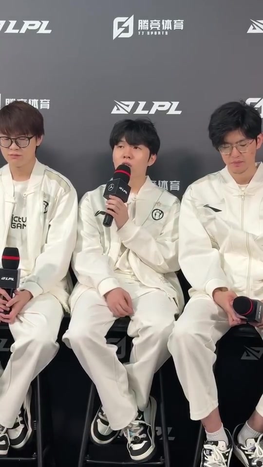 DG视讯官网平台Rookie谈乌鸦：我感觉持续伤害和坦度都有增加 打加里奥的不错选择