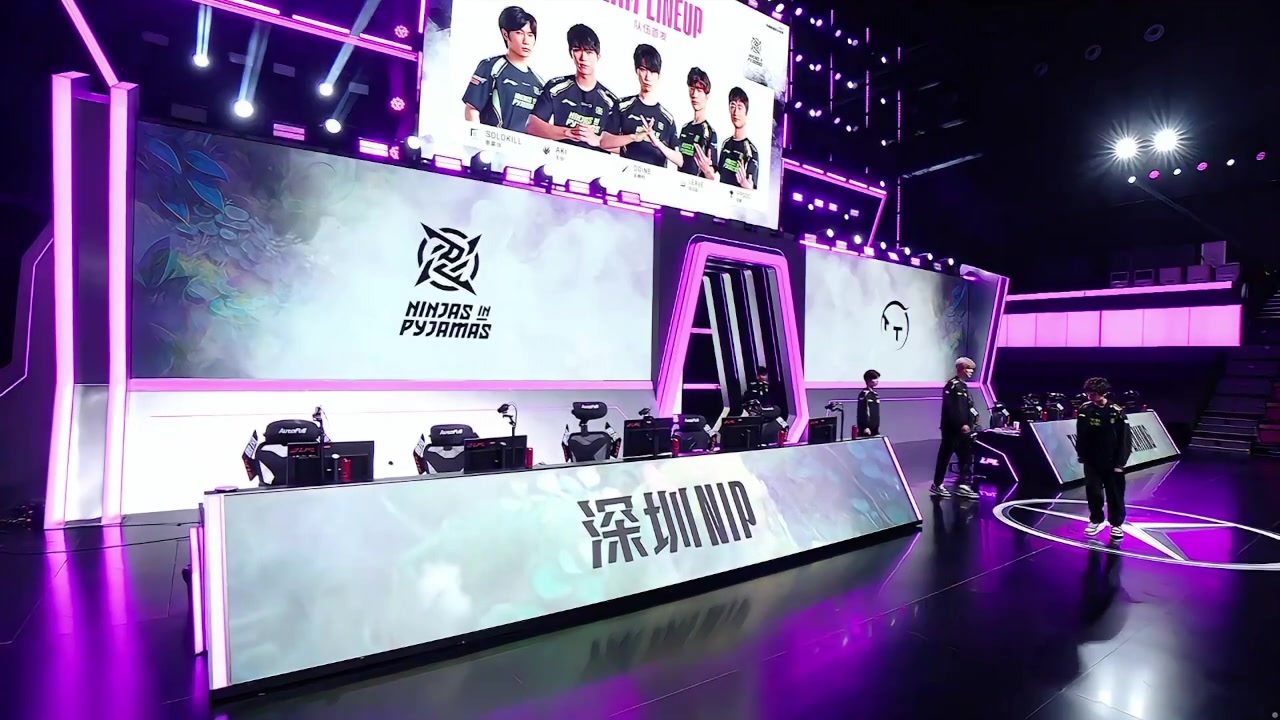 DB电子官网十周年快乐！Doinb双手比十纪念自己职业之路十周年